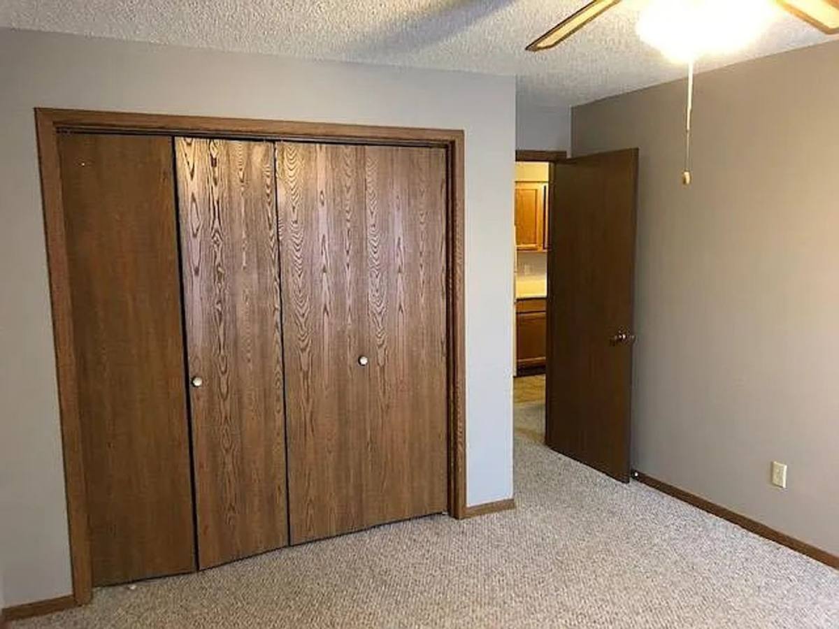 Apartment for rent at 1006 Oakcrest St, Iowa City, IA 52246