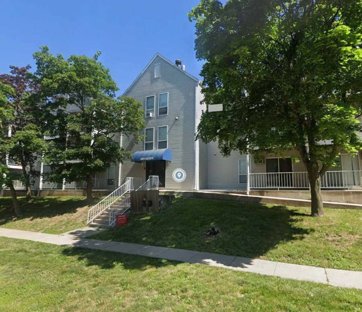 Apartment for rent at 1006 Oakcrest St, Iowa City, IA 52246