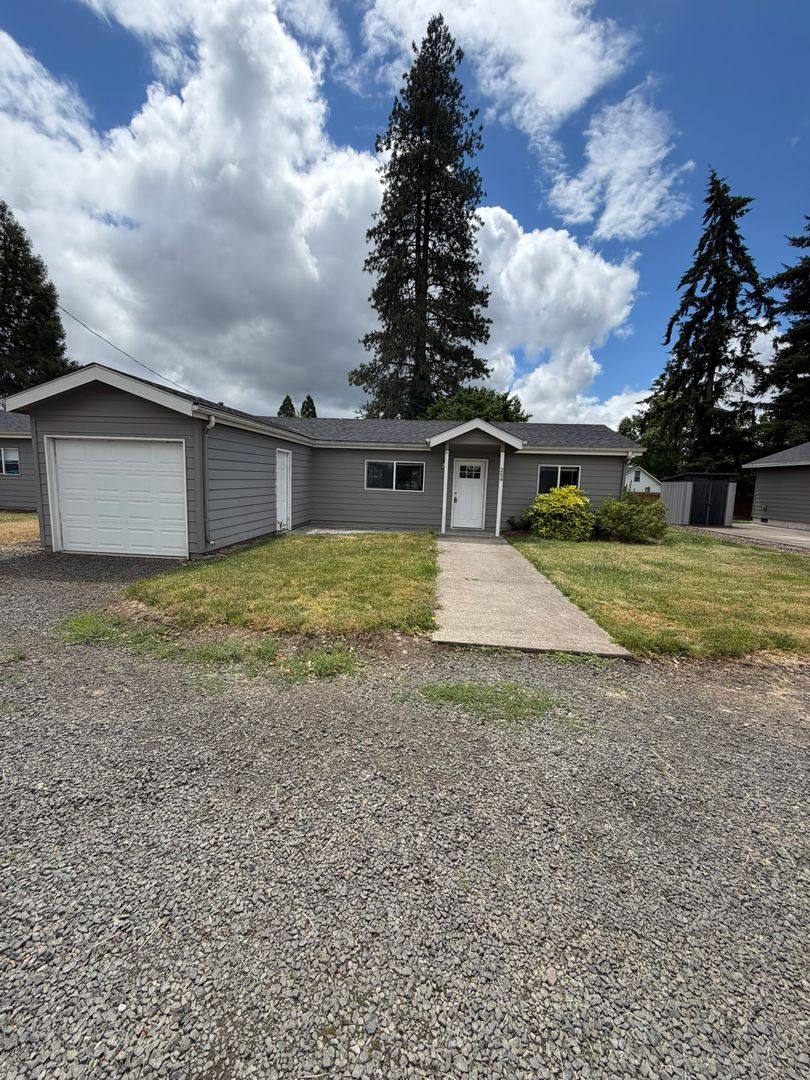 House for rent at 254 Taylor St, Lebanon, OR 97355