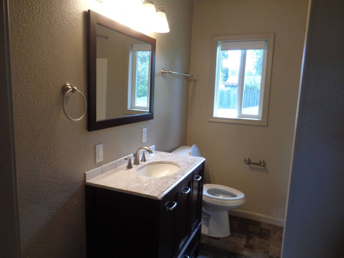 House for rent at 254 Taylor St, Lebanon, OR 97355