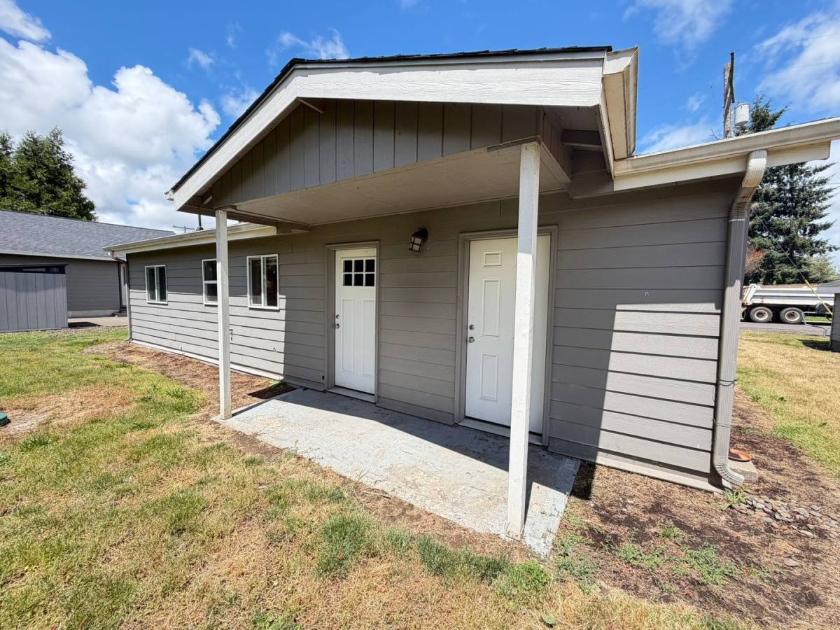 House for rent at 254 Taylor St, Lebanon, OR 97355