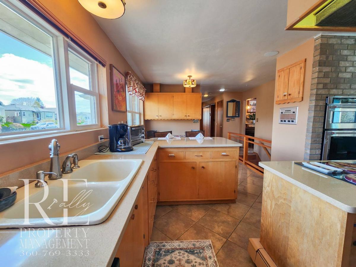 Townhouse for rent at 2113 Brashem Ave, Bremerton, WA 98310