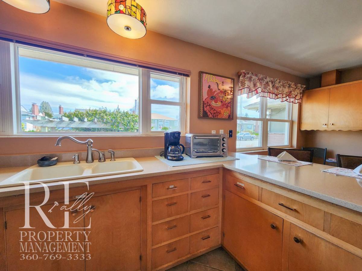Townhouse for rent at 2113 Brashem Ave, Bremerton, WA 98310