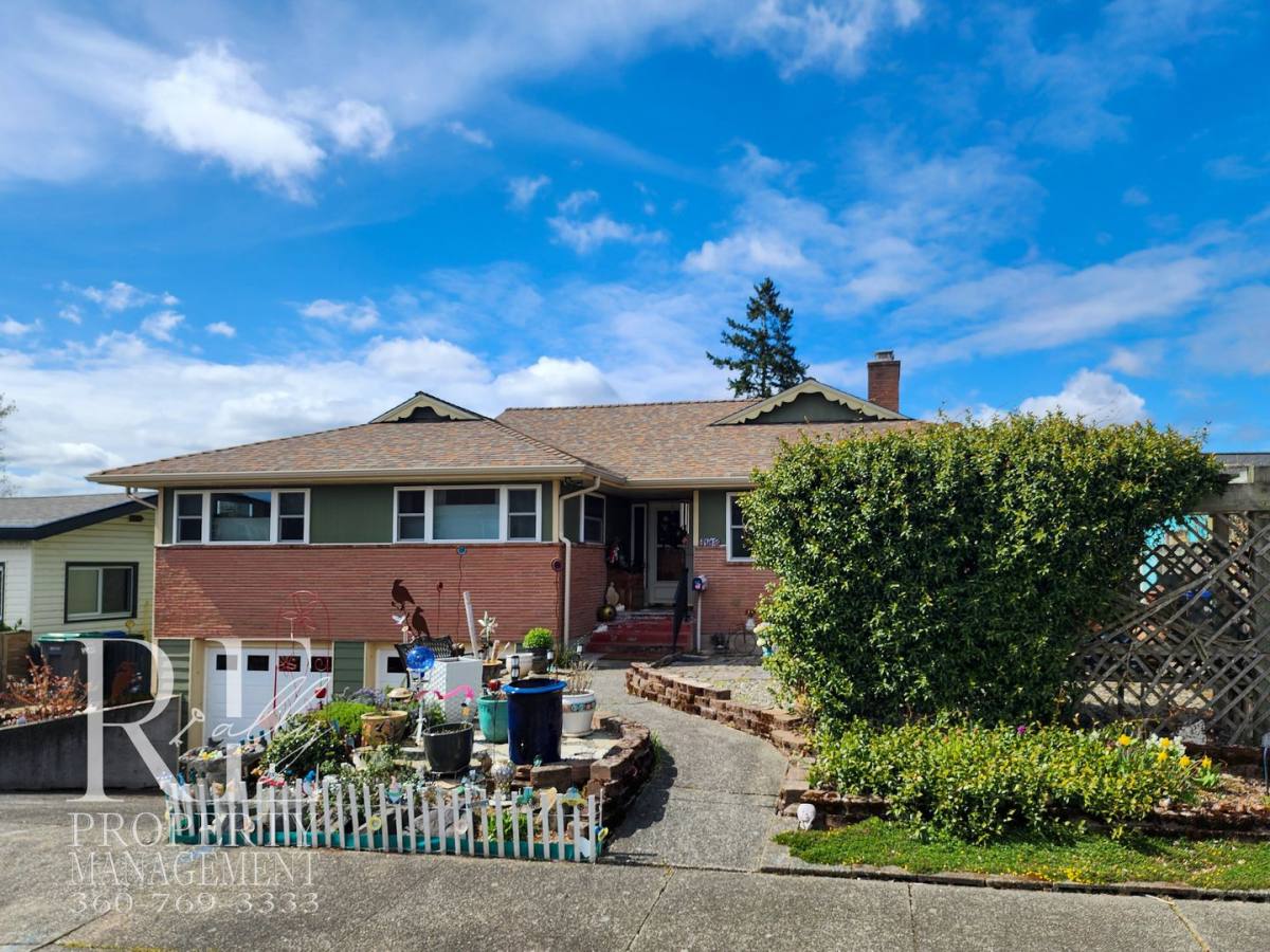 Townhouse for rent at 2113 Brashem Ave, Bremerton, WA 98310