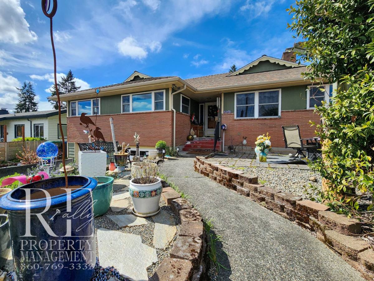Townhouse for rent at 2113 Brashem Ave, Bremerton, WA 98310