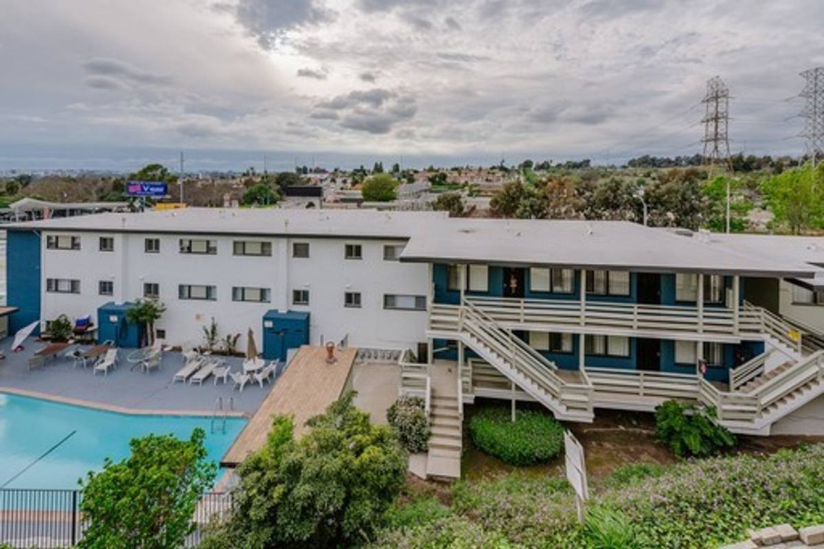 Apartment for rent at 5640 & 5642 S La Brea Ave, 4641 W Slauson Ave, Los Angeles, CA 90056