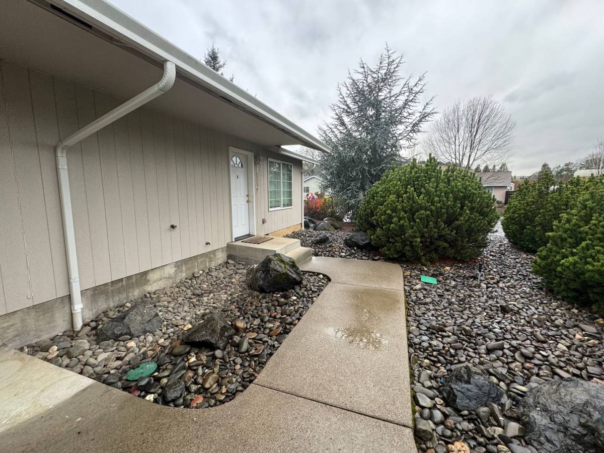 2516 Castle Ave, Roseburg, OR 97471