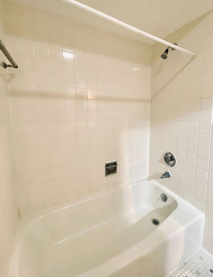 Apartment for rent at 4 Walker Ave #211 U, Clarendon Hills, IL 60514