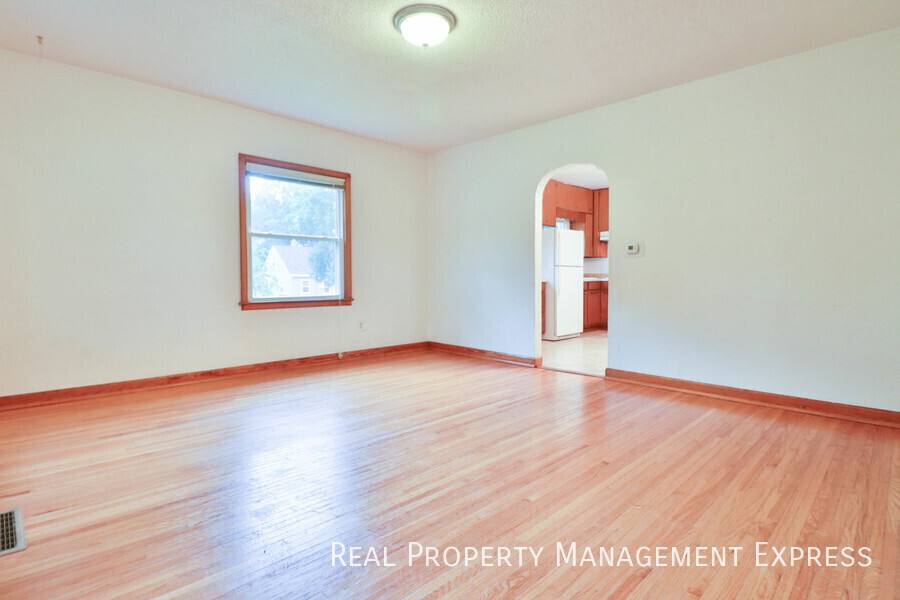 House for rent at 1412 W 17th St, Sioux Falls, SD 57104