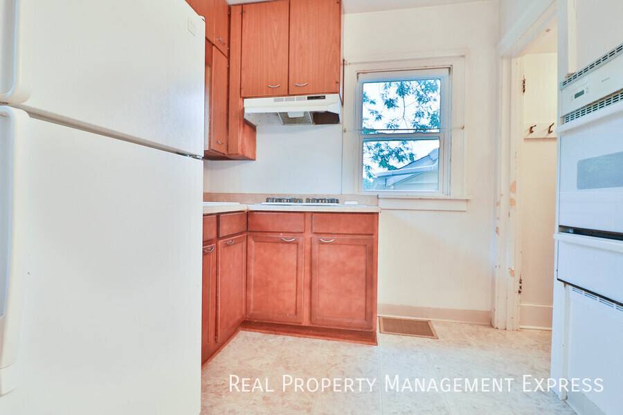 House for rent at 1412 W 17th St, Sioux Falls, SD 57104