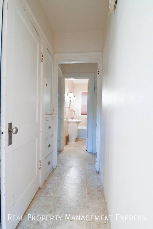 House for rent at 1412 W 17th St, Sioux Falls, SD 57104
