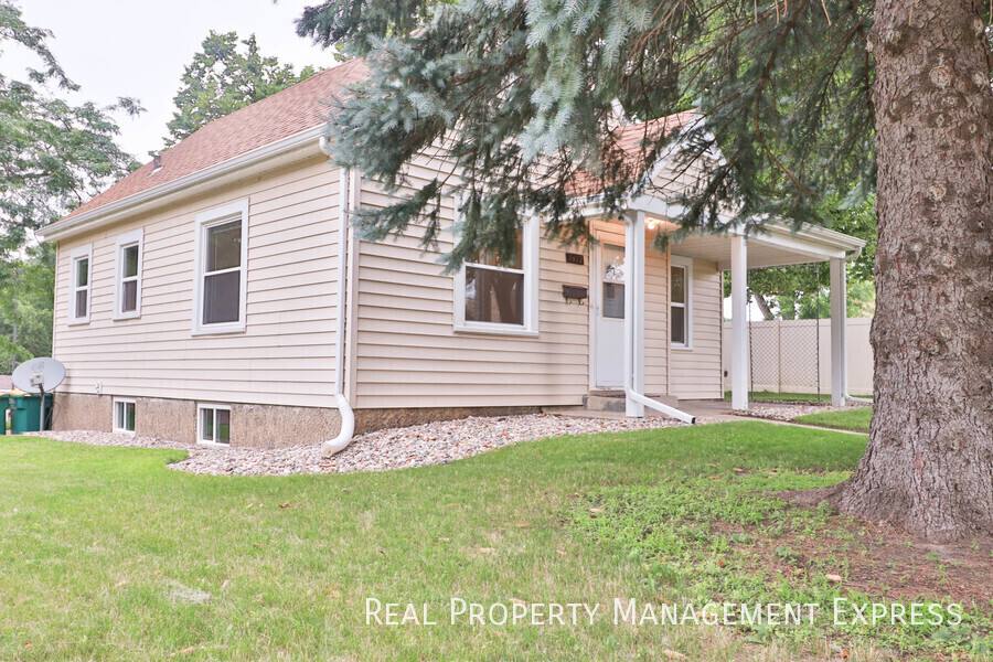House for rent at 1412 W 17th St, Sioux Falls, SD 57104