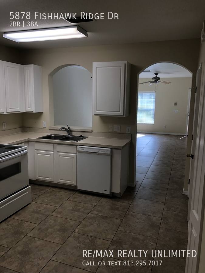 Townhouse for rent at 5878 Fishhawk Ridge Dr, Lithia, FL 33547