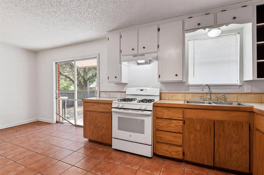 Apartment for rent at 1424 Phillips St, Cleburne, TX 76033