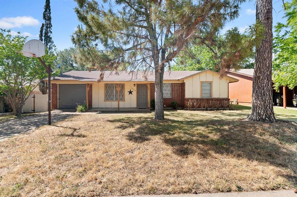Apartment for rent at 1424 Phillips St, Cleburne, TX 76033