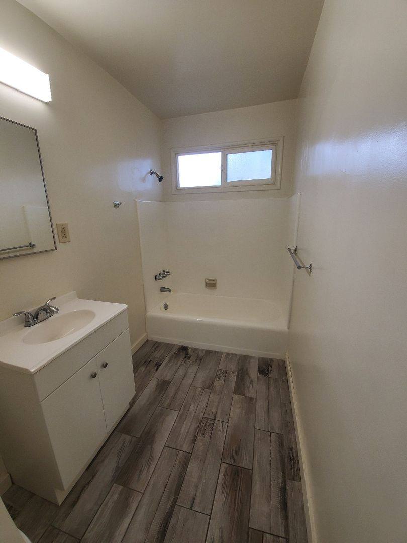 Apartment for rent at 15908 Sherman Way, Van Nuys, CA 91406
