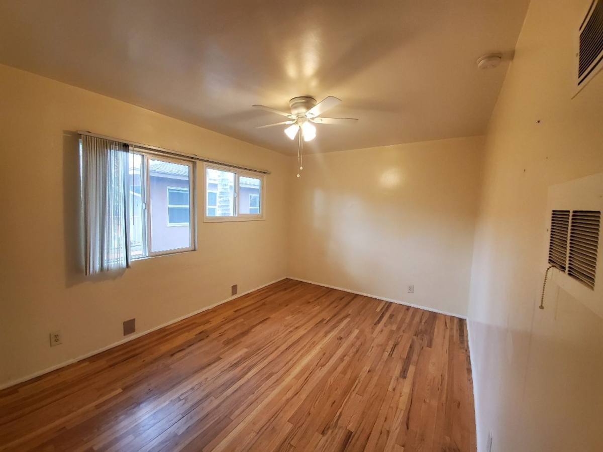Apartment for rent at 15908 Sherman Way, Van Nuys, CA 91406