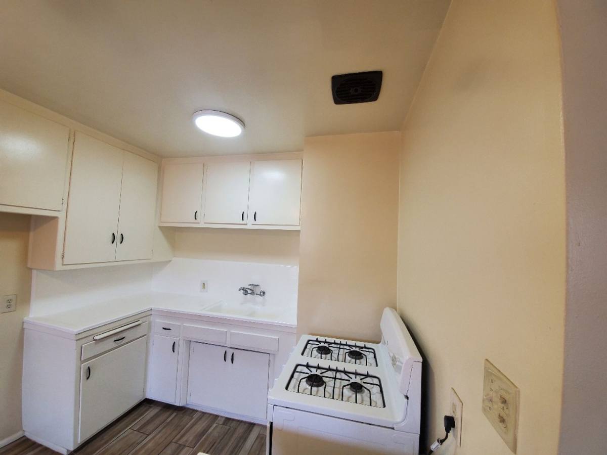 Apartment for rent at 15908 Sherman Way, Van Nuys, CA 91406