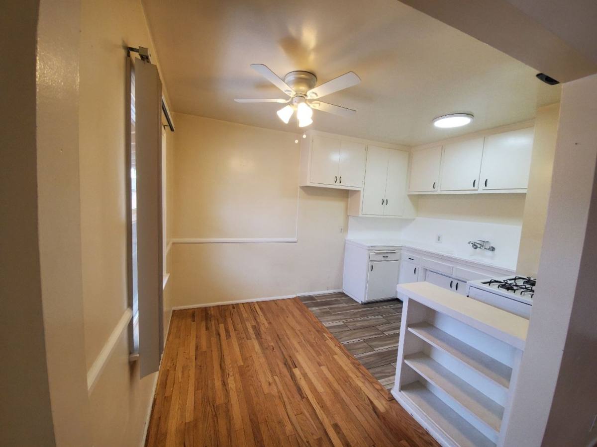 Apartment for rent at 15908 Sherman Way, Van Nuys, CA 91406