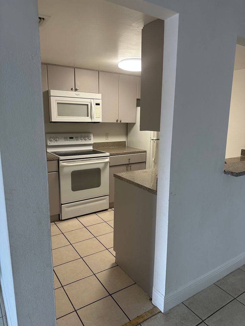 Apartment for rent at 12622 Kenwood Lane, Fort Myers, FL 33907