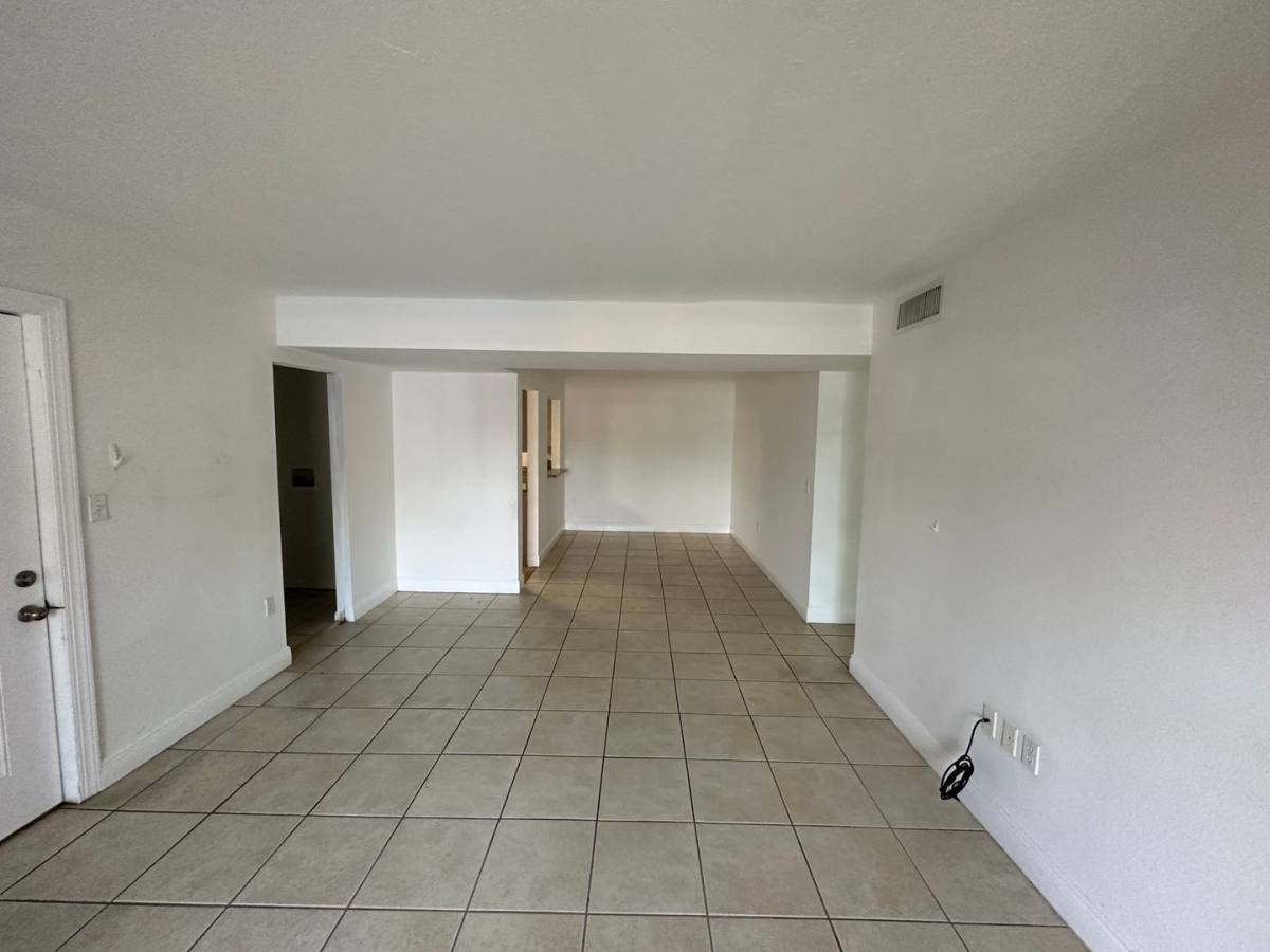Apartment for rent at 12622 Kenwood Lane, Fort Myers, FL 33907