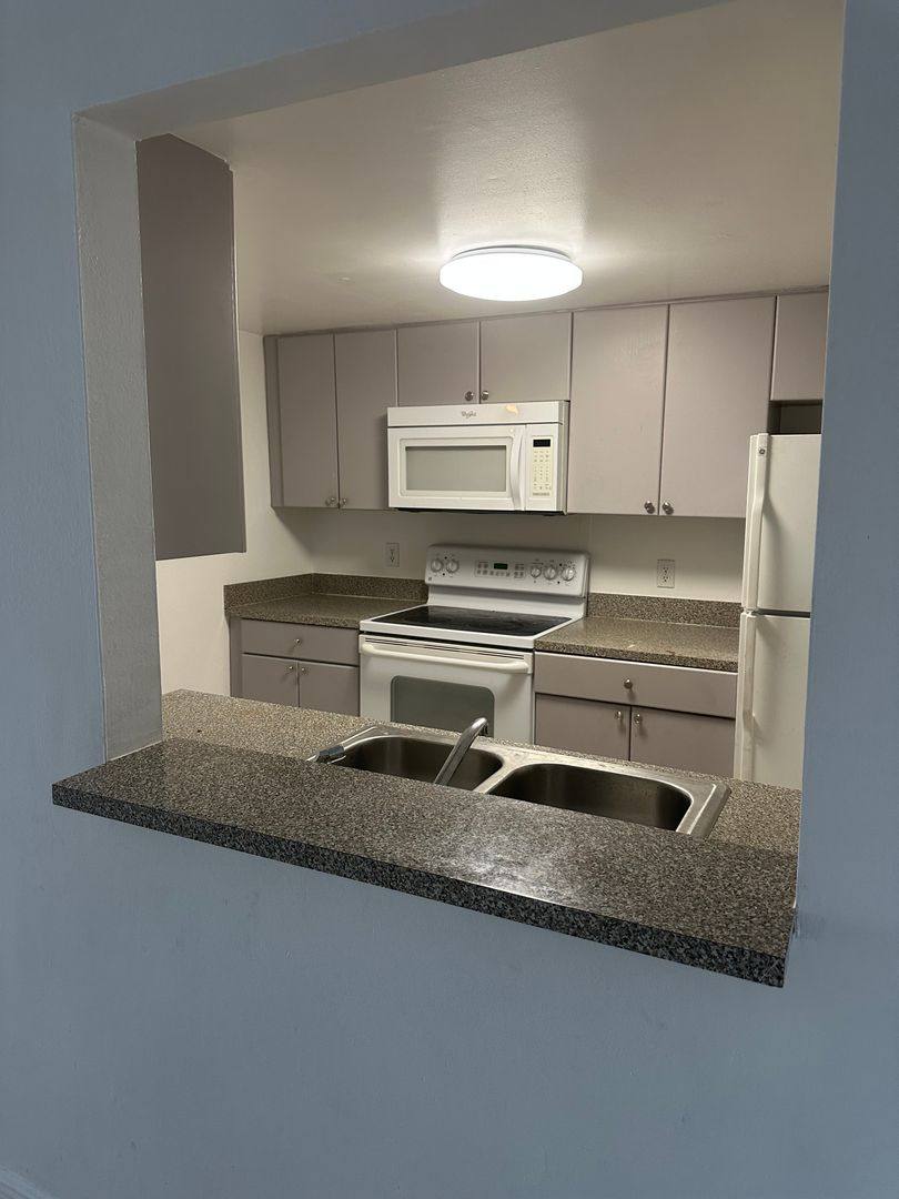 Apartment for rent at 12622 Kenwood Lane, Fort Myers, FL 33907
