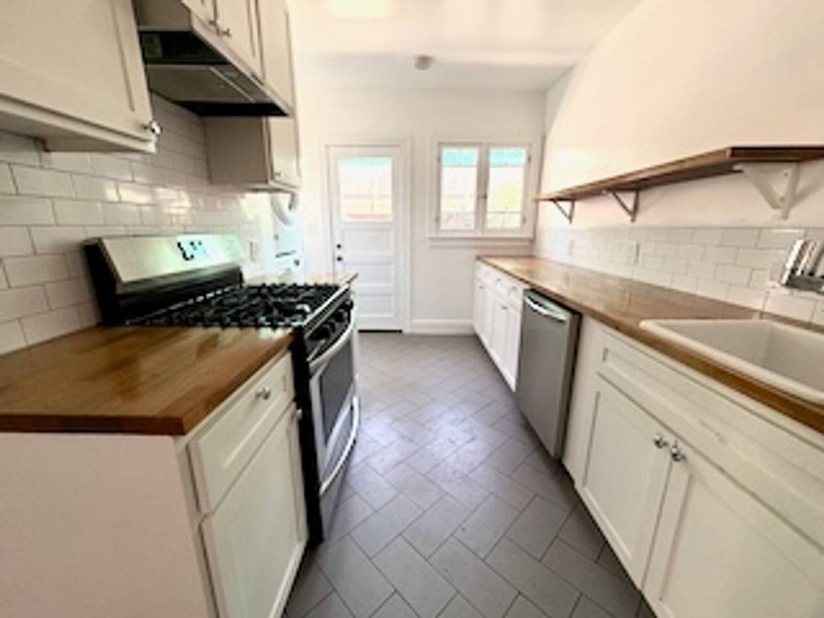 Apartment for rent at 4167 Oakwood Ave, Los Angeles, CA 90004