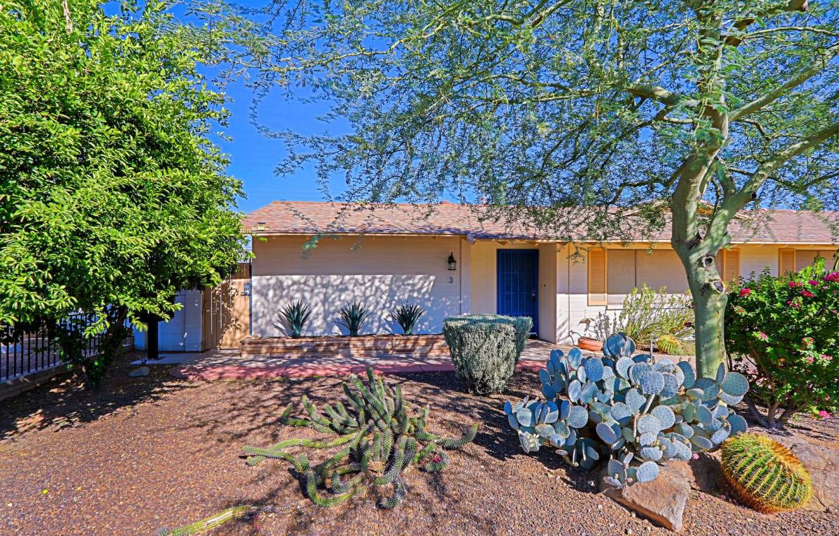 Apartment for rent at 6203 N 12th Place, Phoenix, AZ 85014