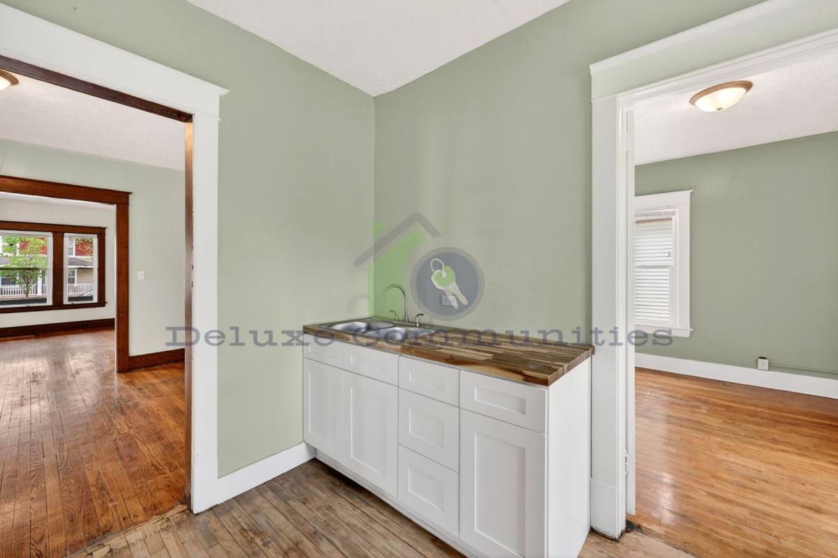 House for rent at 434 Worden Ave SE, Grand Rapids, MI 49507
