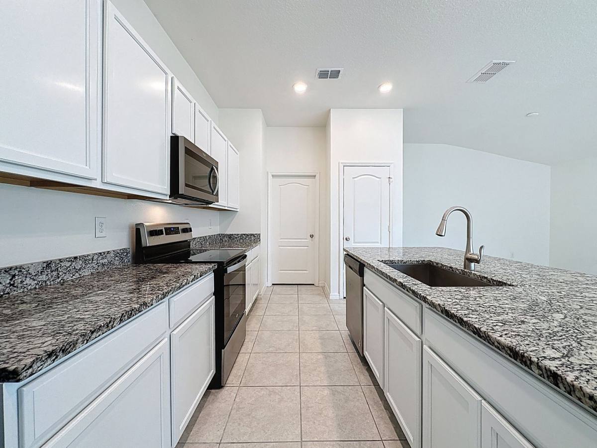 House for rent at 707 Scrub Oak Hammock Rd, Davenport, FL 33837