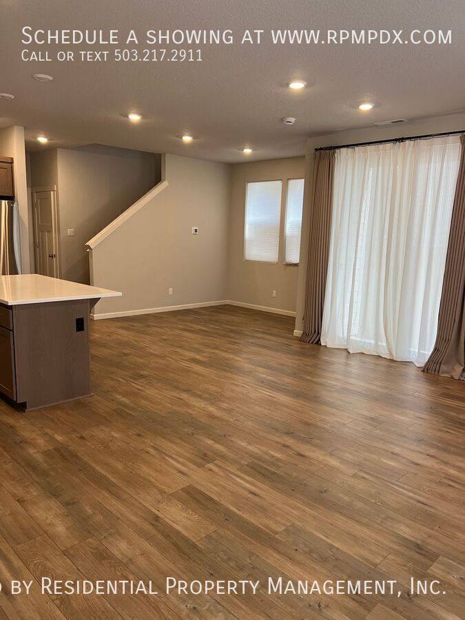 Townhouse for rent at 31331 NW Brookings St, North Plains, OR 97133