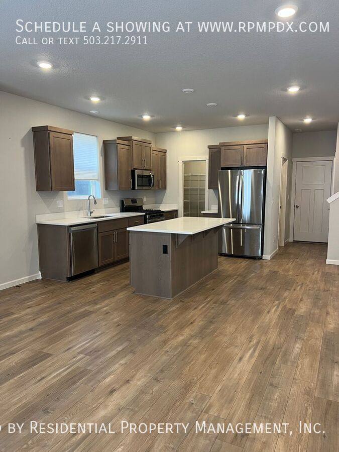 Townhouse for rent at 31331 NW Brookings St, North Plains, OR 97133