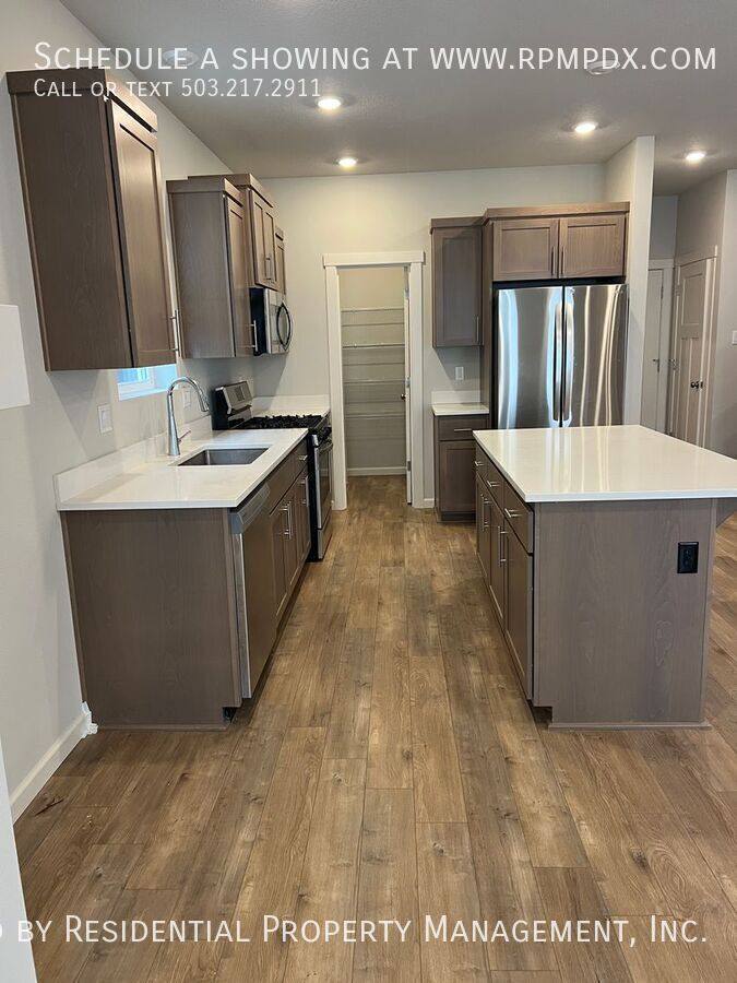 Townhouse for rent at 31331 NW Brookings St, North Plains, OR 97133