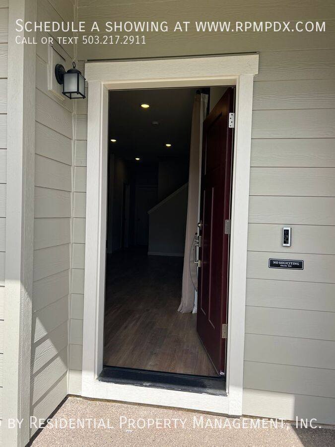 Townhouse for rent at 31331 NW Brookings St, North Plains, OR 97133