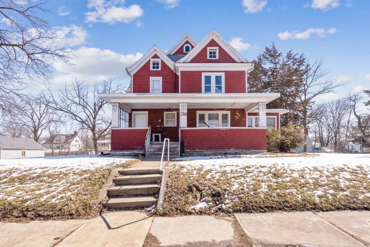 Apartment for rent at 2314 Walnut St, Cedar Falls, IA 50613