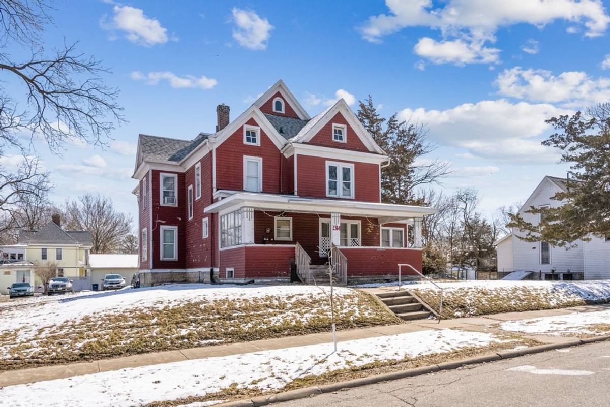 Apartment for rent at 2314 Walnut St, Cedar Falls, IA 50613