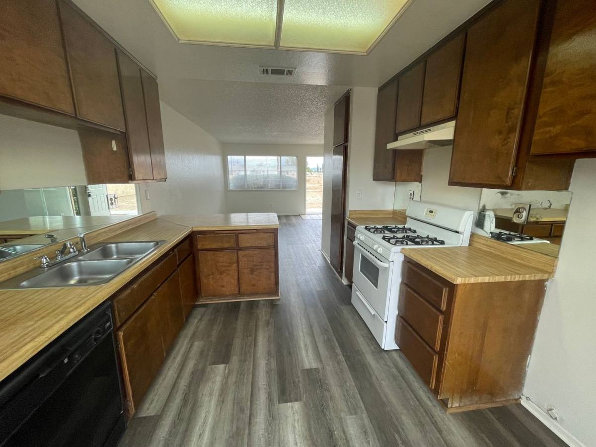 Apartment for rent at 13191 Kiowa Rd, Apple Valley, CA 92308