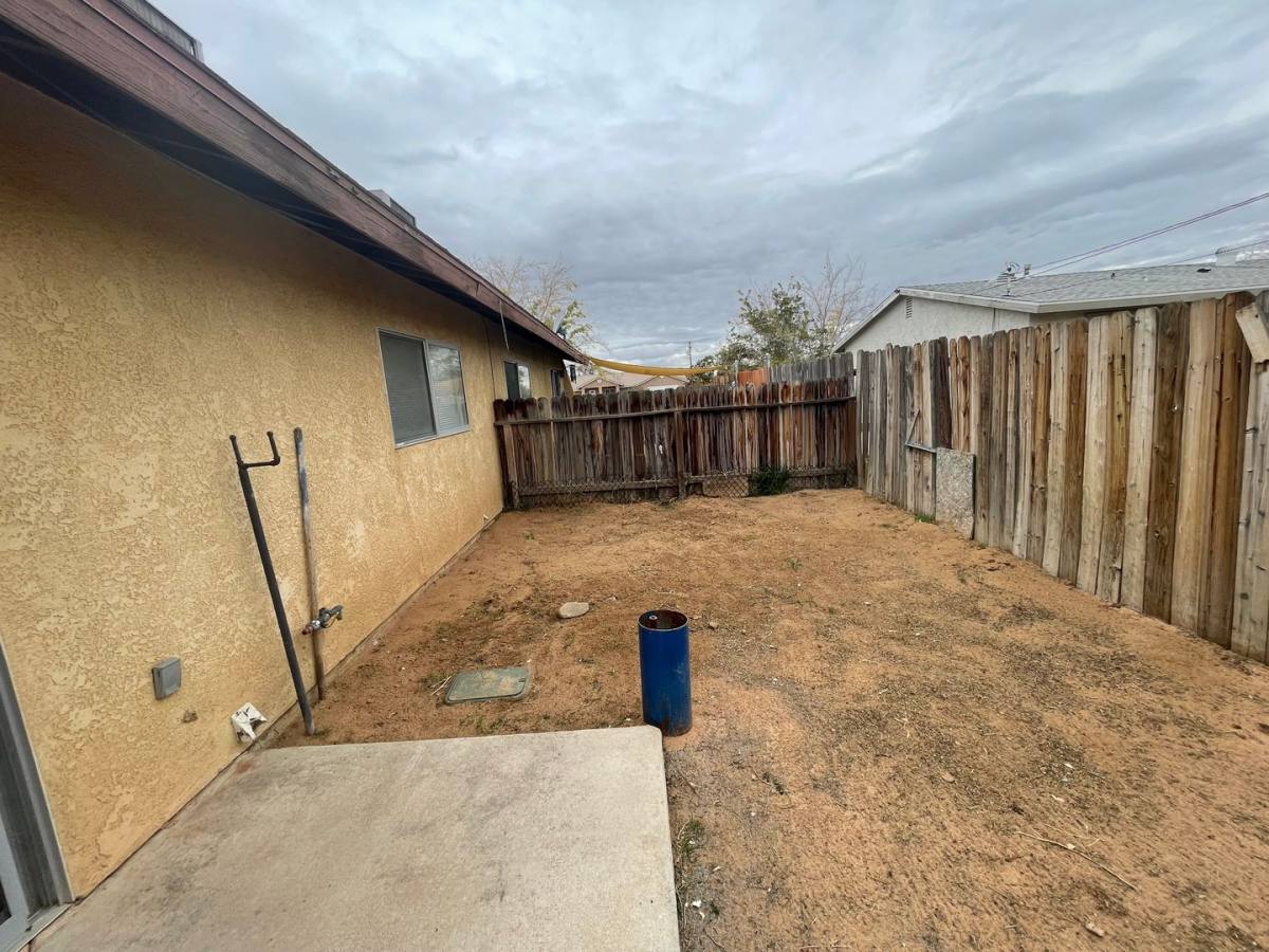 Apartment for rent at 13191 Kiowa Rd, Apple Valley, CA 92308