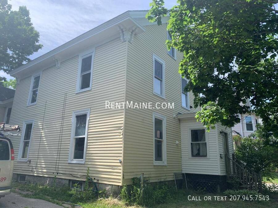 Apartment for rent at 118 Grove St #2, Bangor, ME 04401