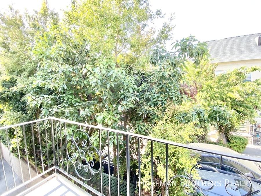 Apartment for rent at 1543 N Formosa Ave #19, Los Angeles, CA 90046