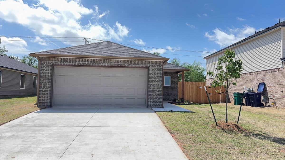 House for rent at 12044SW 36th St, Mustang, OK 73064