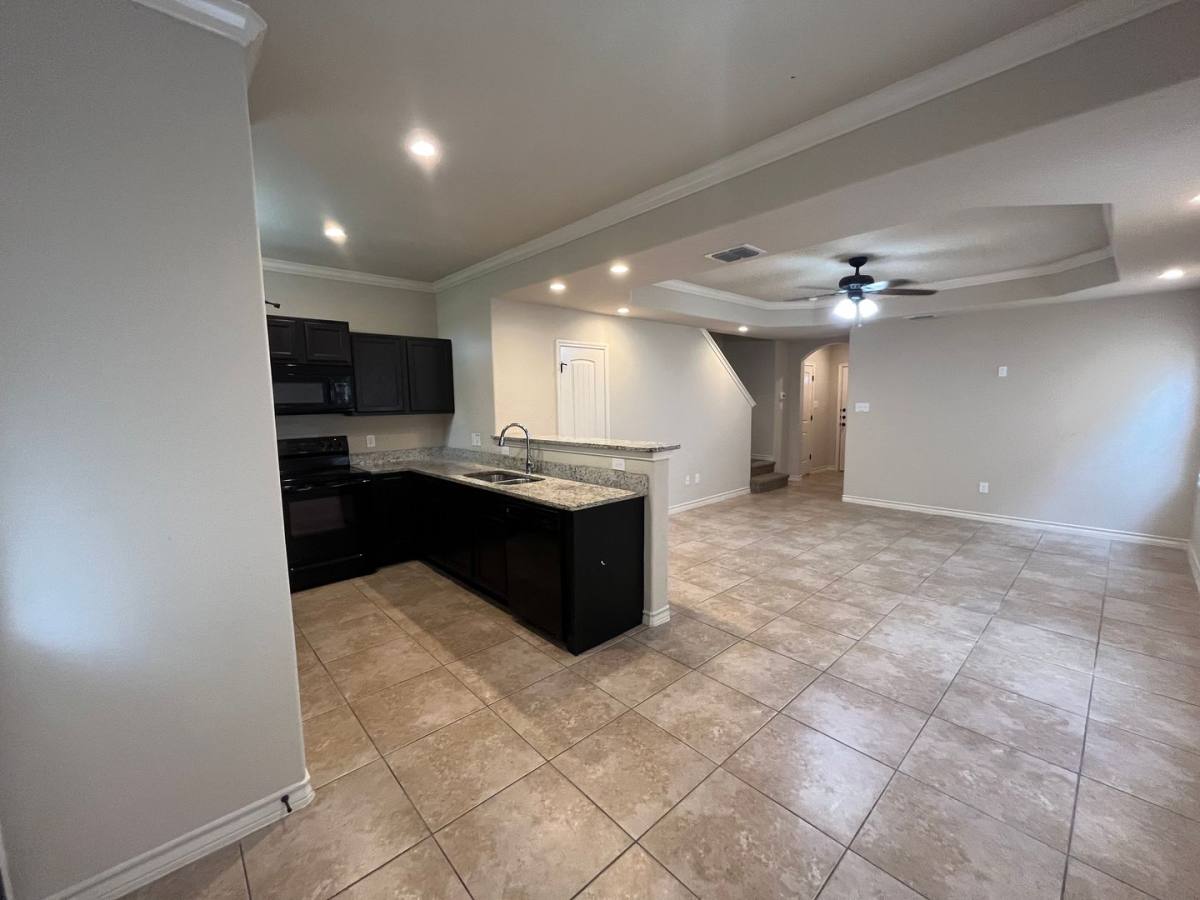 Townhouse for rent at 6842 Lakeview Dr, San Antonio, TX 78244