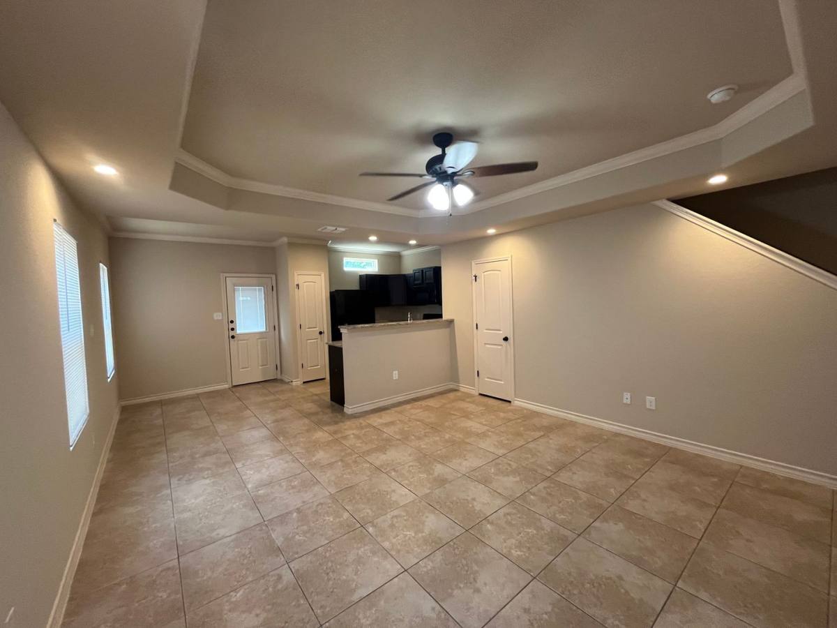 Townhouse for rent at 6842 Lakeview Dr, San Antonio, TX 78244