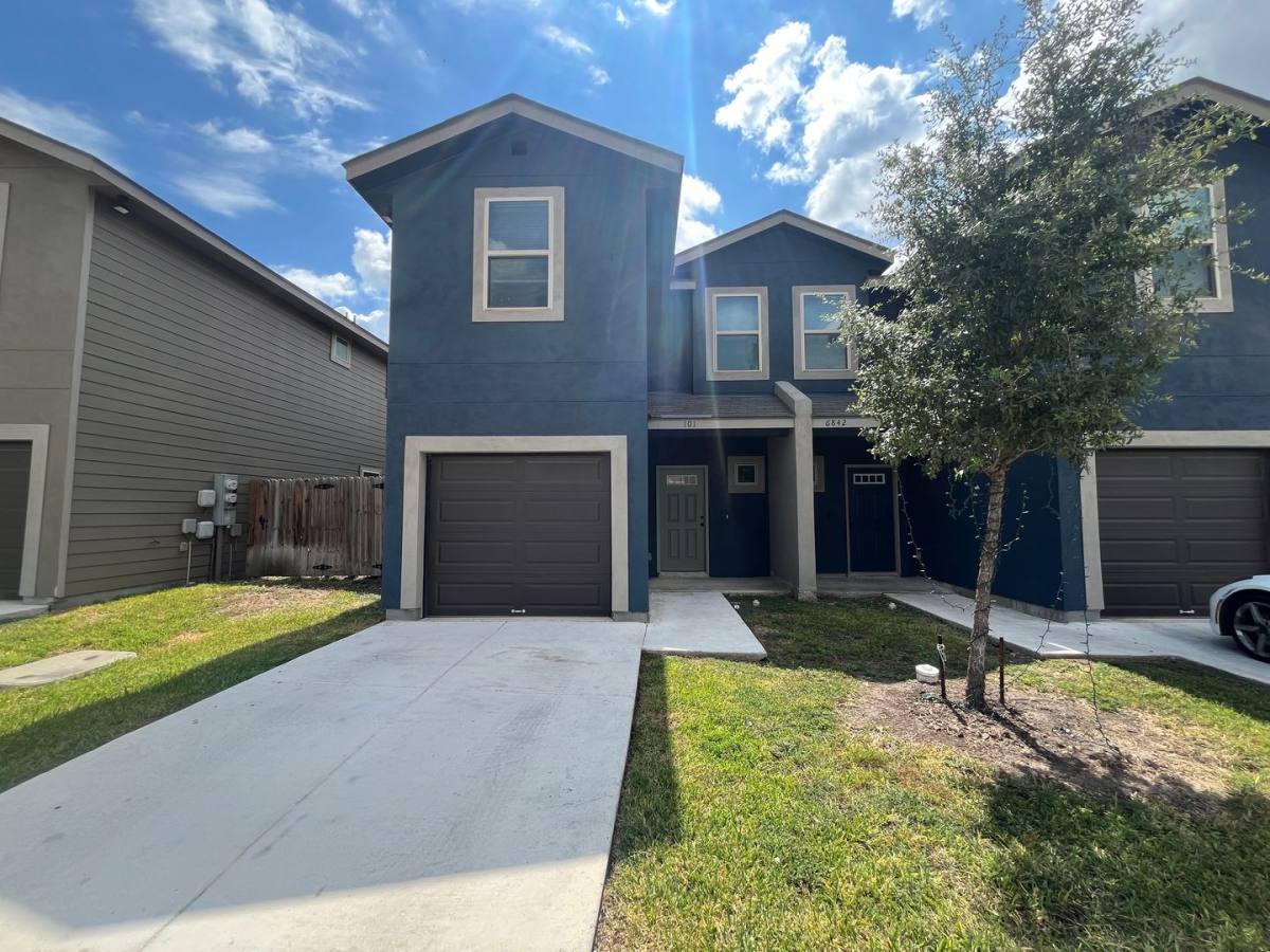 Townhouse for rent at 6842 Lakeview Dr, San Antonio, TX 78244
