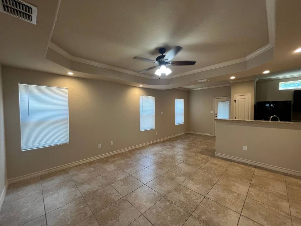 Townhouse for rent at 6842 Lakeview Dr, San Antonio, TX 78244