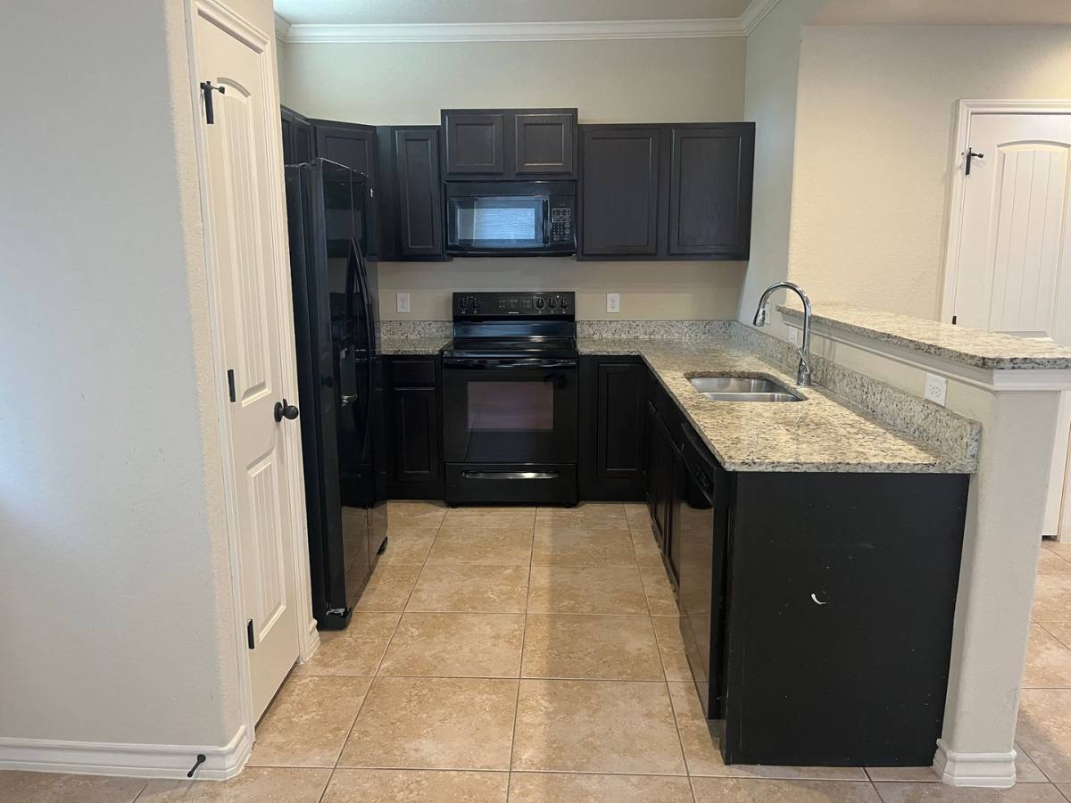 Townhouse for rent at 6842 Lakeview Dr, San Antonio, TX 78244