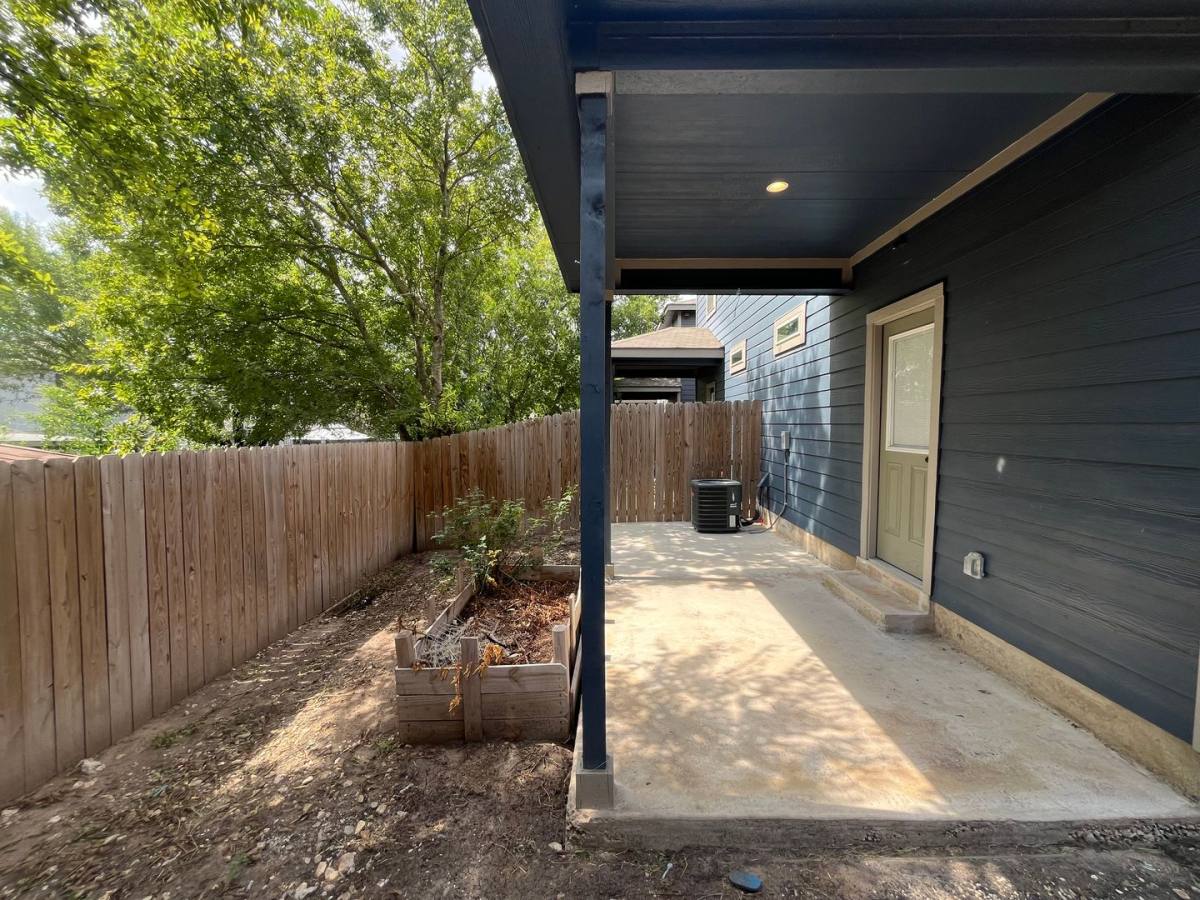 Townhouse for rent at 6842 Lakeview Dr, San Antonio, TX 78244