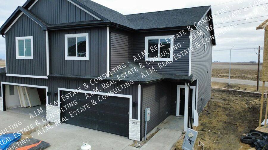 Townhouse for rent at 218 NE Crossing Oaks Lane, Ankeny, IA 50021