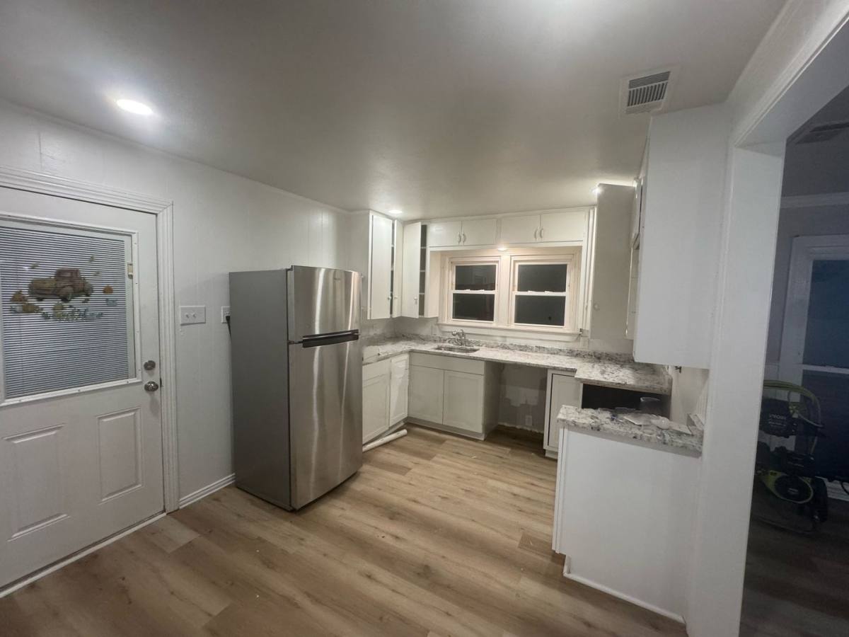 House for rent at 1112 N Lockhart St, Sherman, TX 75092