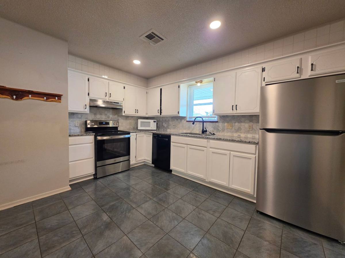 House for rent at 1 Red Oak Rd, Shawnee, OK 74804